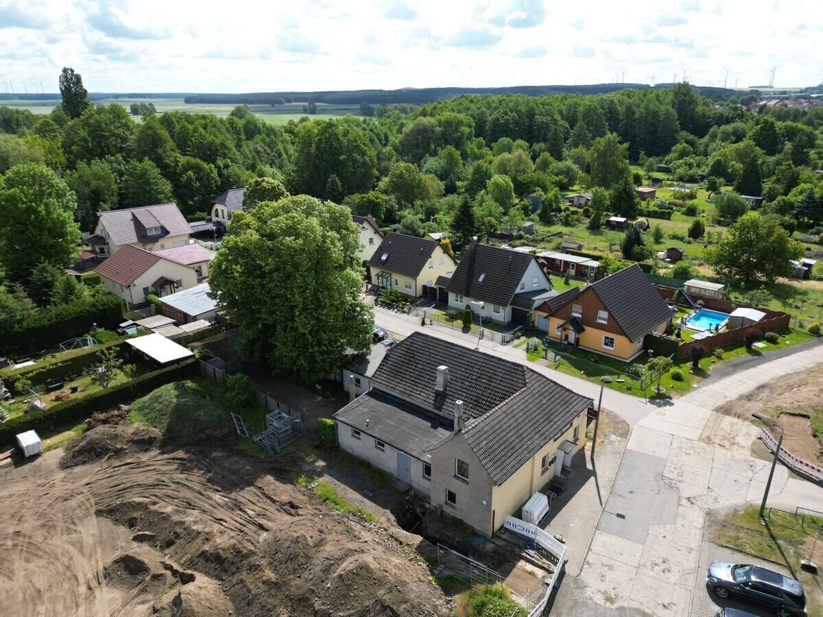 Geschwister-Scholl-Straße 10 - 14913 Jüterbog - Luftbild Hinterhof u. Haupteingang