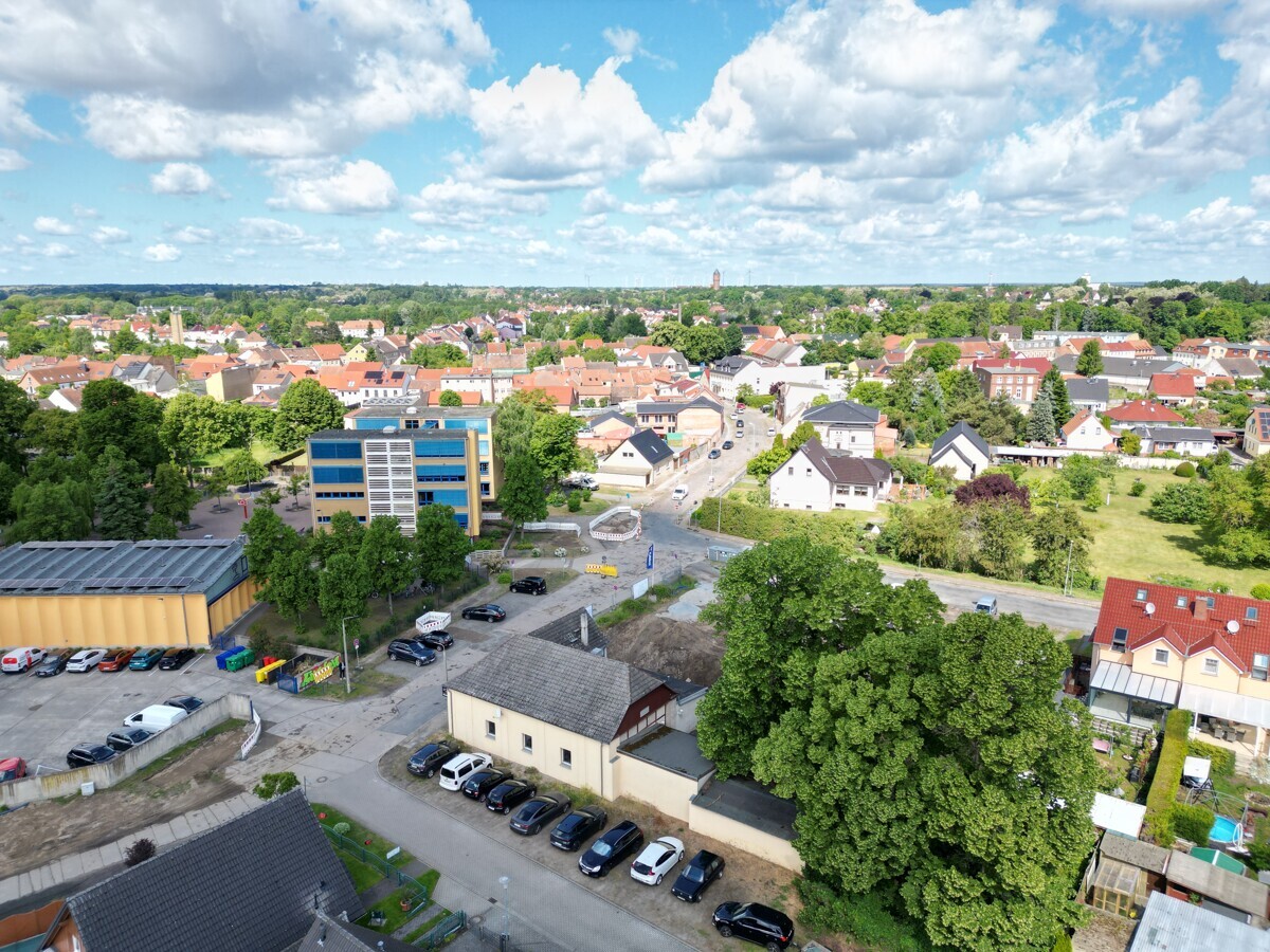 Geschwister-Scholl-Straße 10 - 14913 Jüterbog - Luftbild - Parkplatz