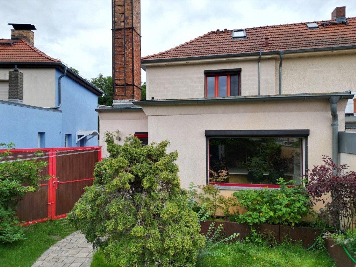 Seitenansicht_m._Teil v. Garten