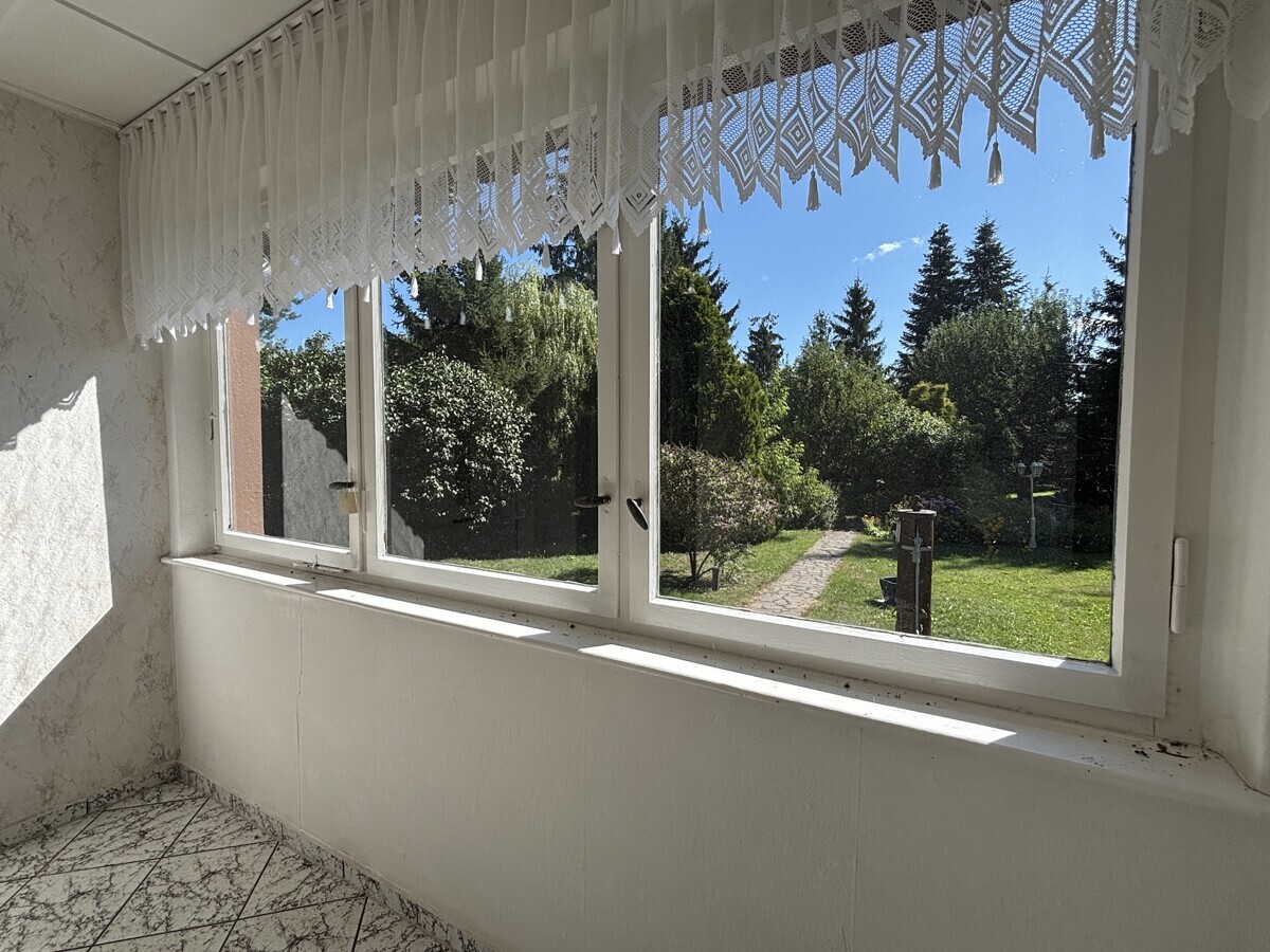 Leseecke mit Blick in den Garten