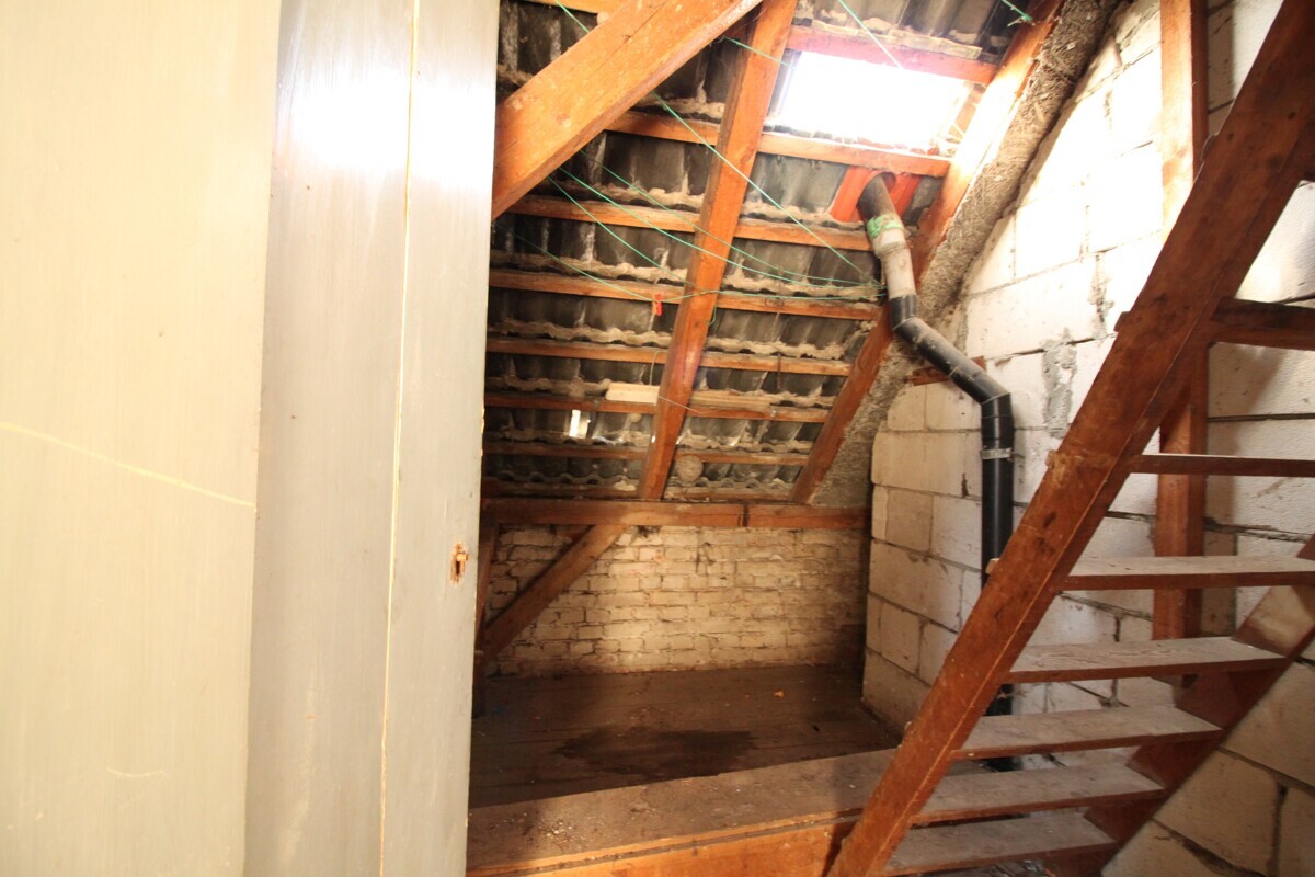 Treppenaufgang z. Dachboden