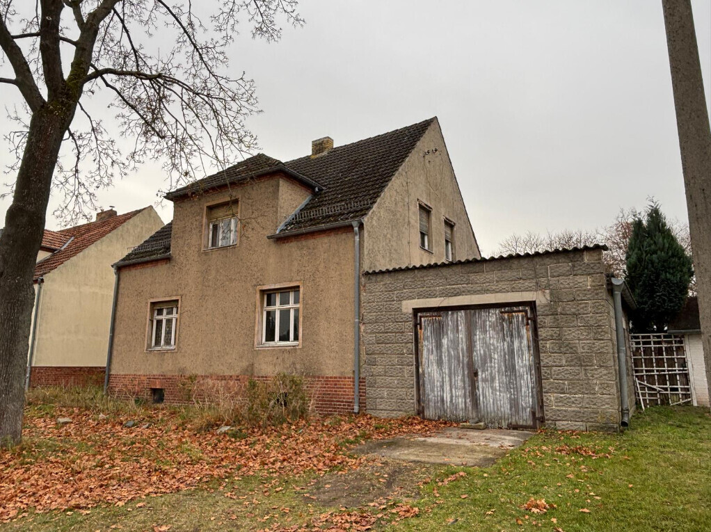 Vorderseite mit Garage