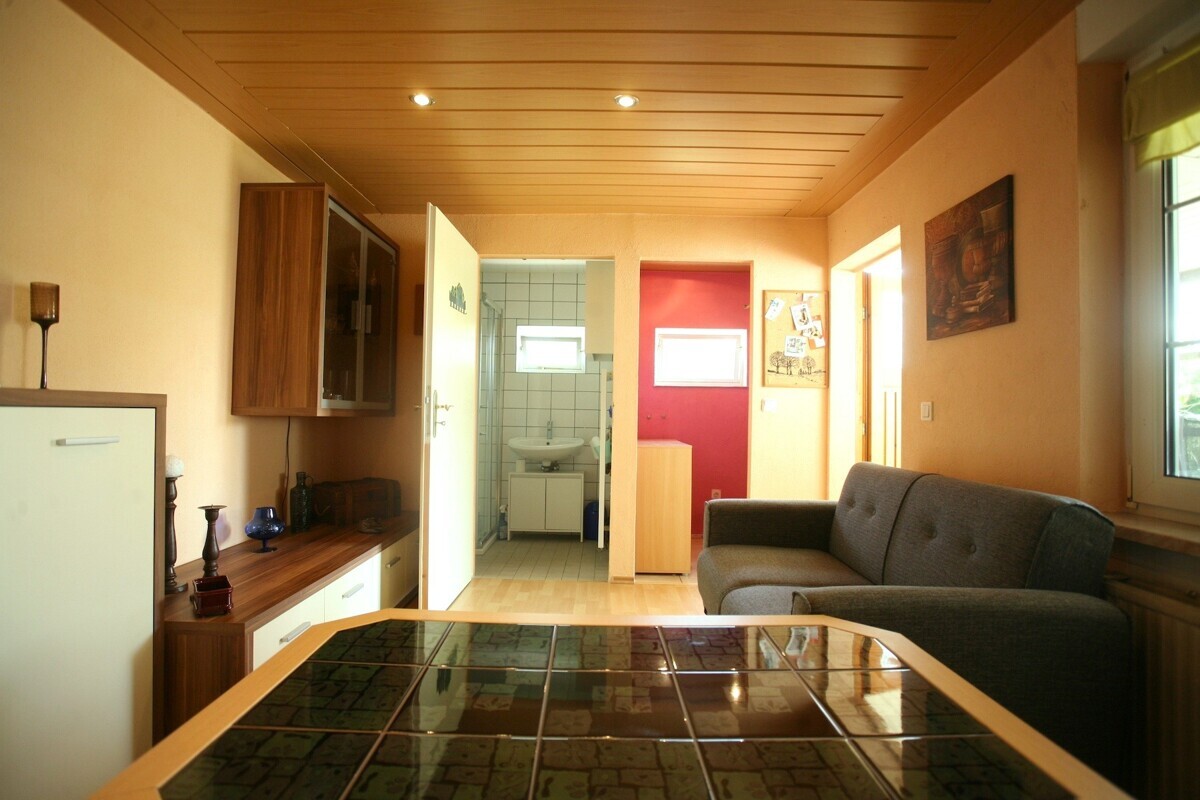 Wohnzimmer - Sicht z. Garderobe u. WC