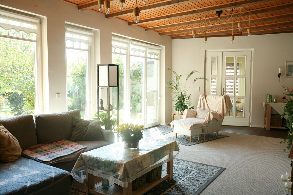 Wohnzimmer - EG - Anbau - Sicht zum Garten