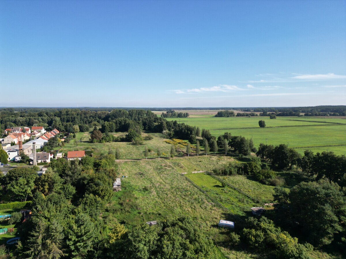 Luftbild - Ackerflächen, Wiesen und Wohnhäuser