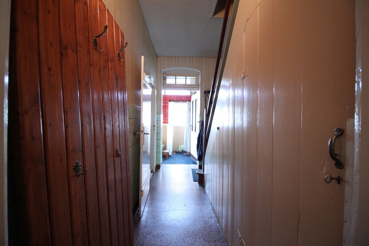 Flur - Sicht zum Hinterausgang