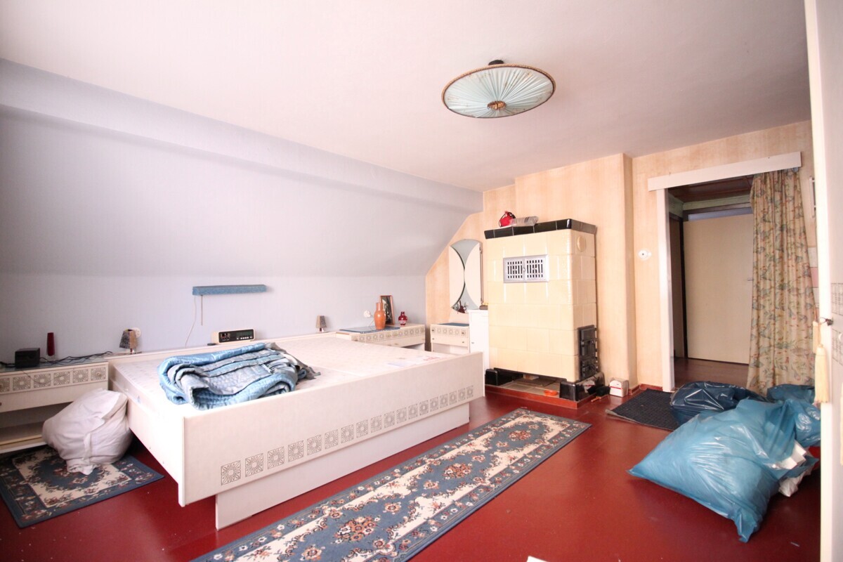 Schlafzimmer - 1. OG - Sicht zum Flur