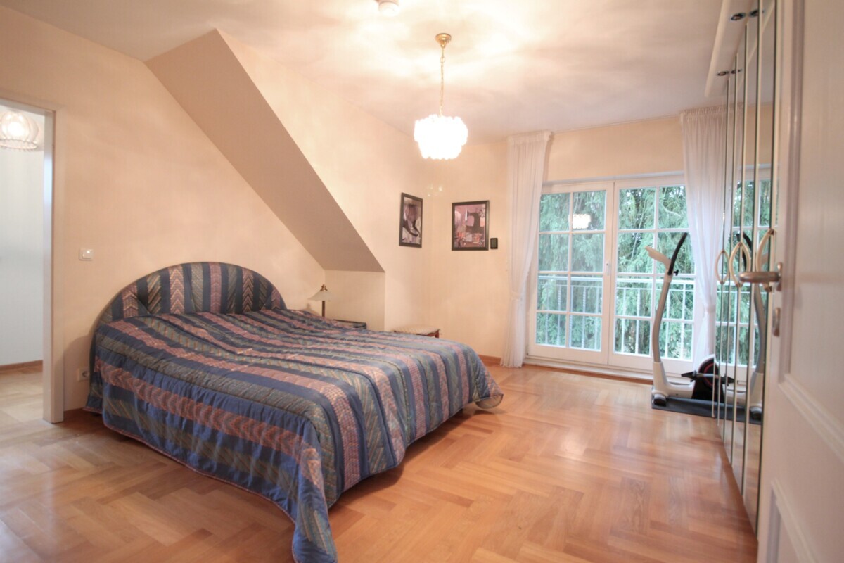 Schlafzimmer - 1. OG - Sicht zum Nebenraum