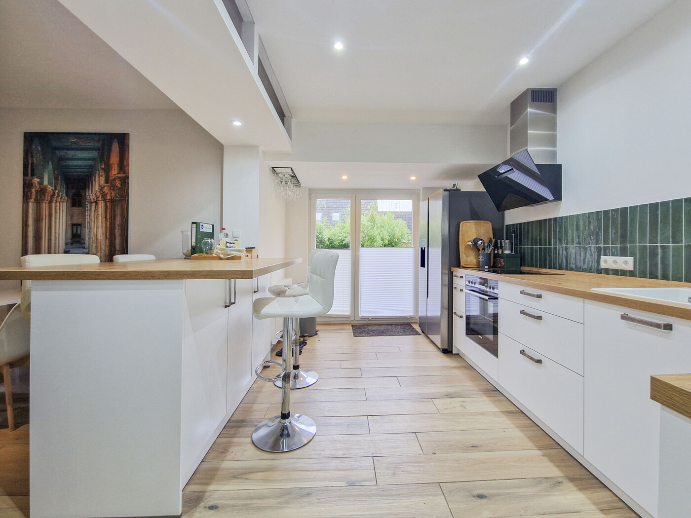 Küche im EG mit Zugang zur Terrasse