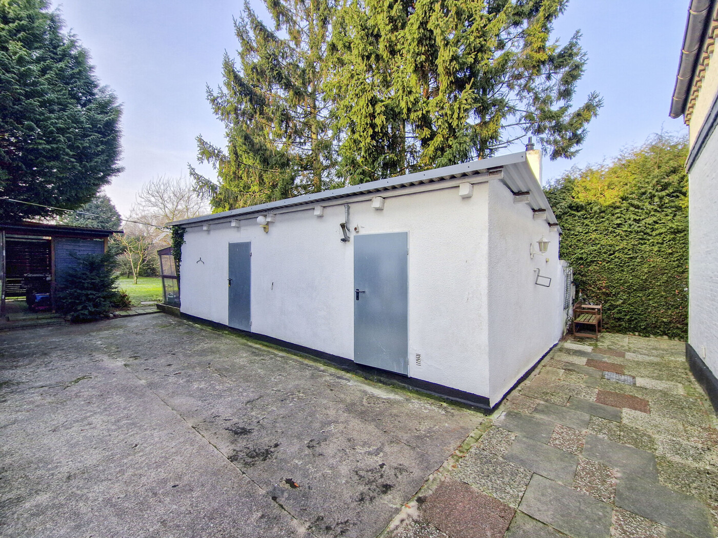 Nebengäude mit Werkstatt und Heizung