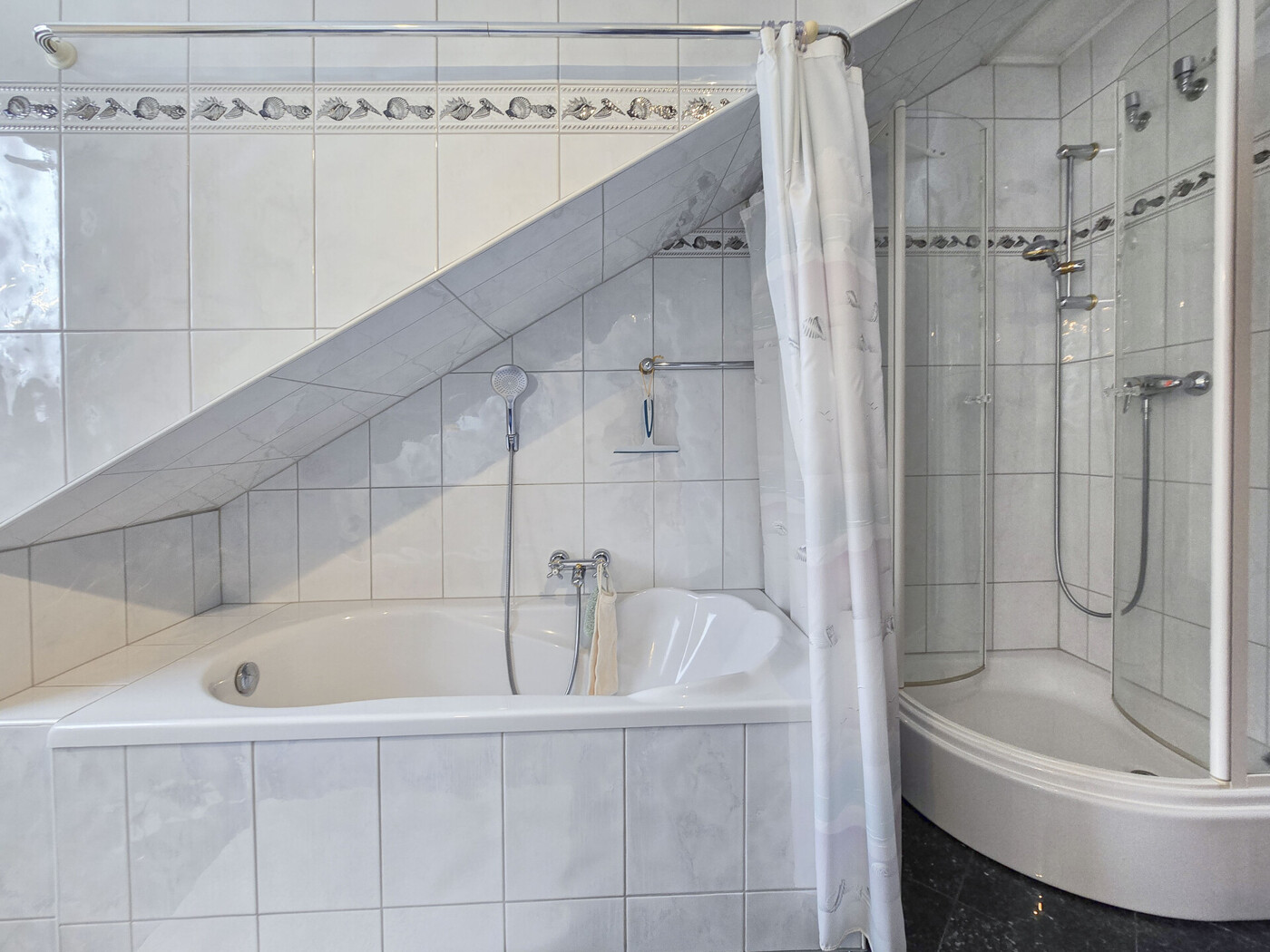 Badezimmer im Obergeschoss