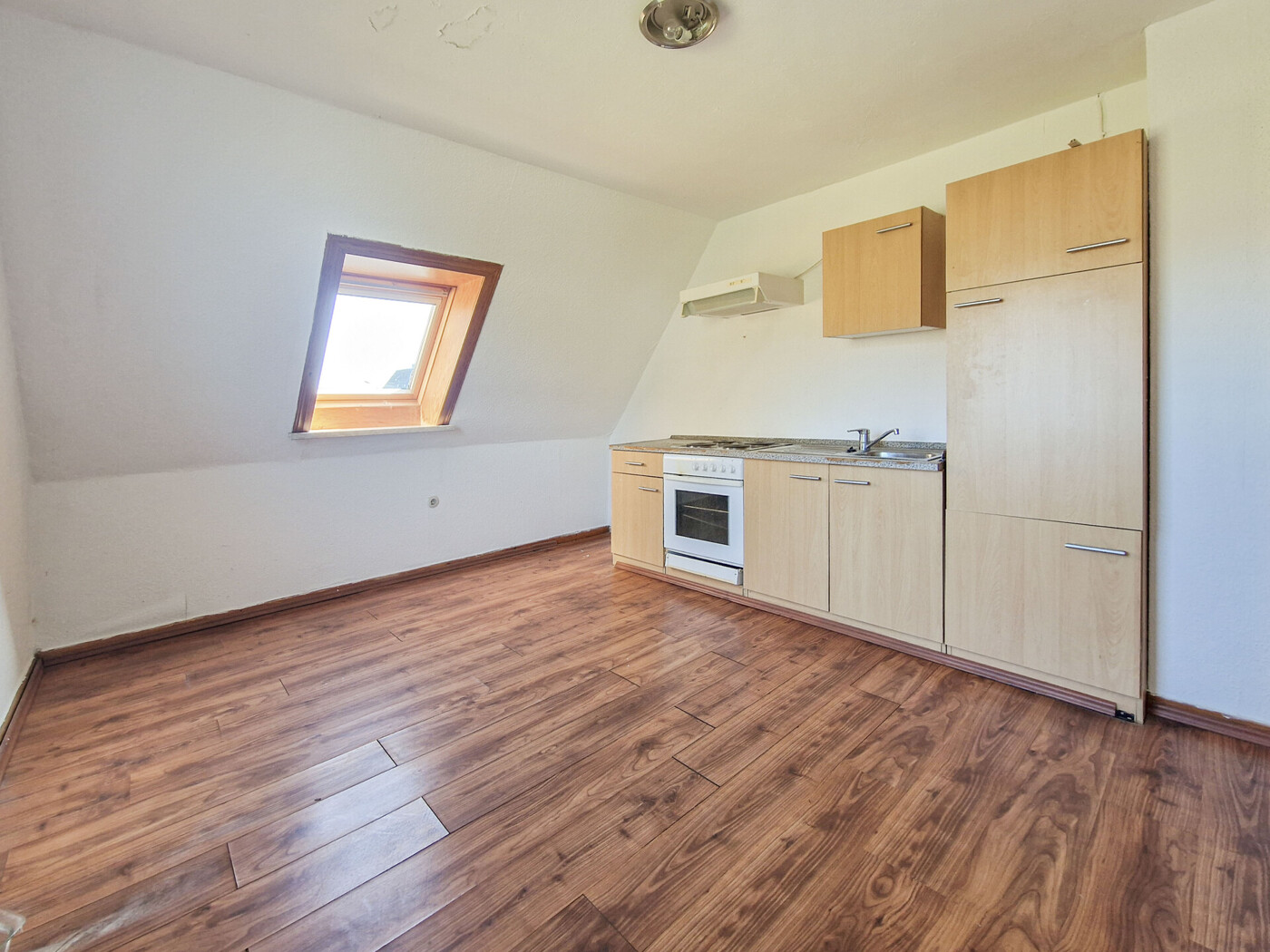 Individuell nutzbares Zimmer im DG