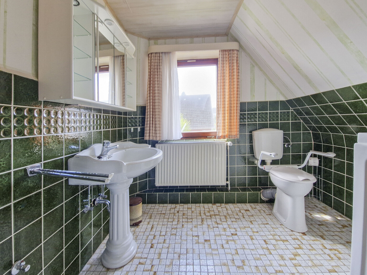 Badezimmer im Dachgeschoss