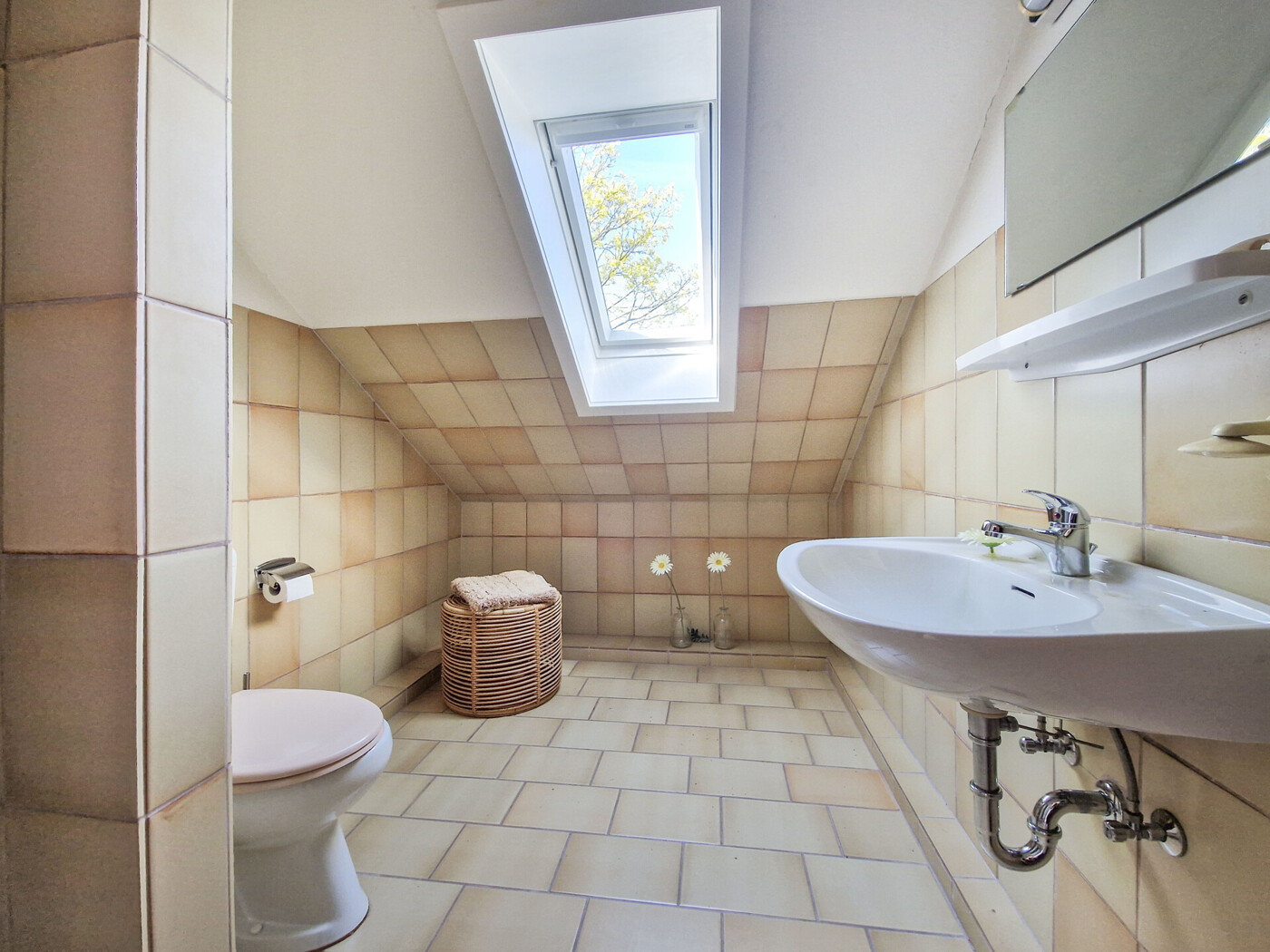 Badezimmer im Dachgeschoss