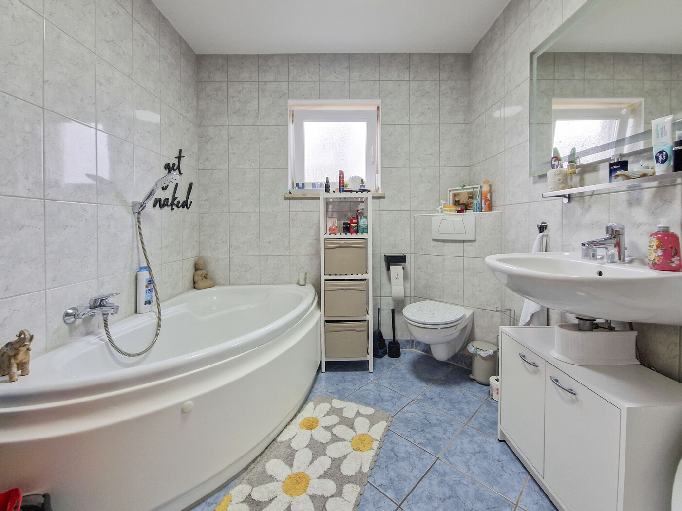 EG Wohnung - Badezimmer