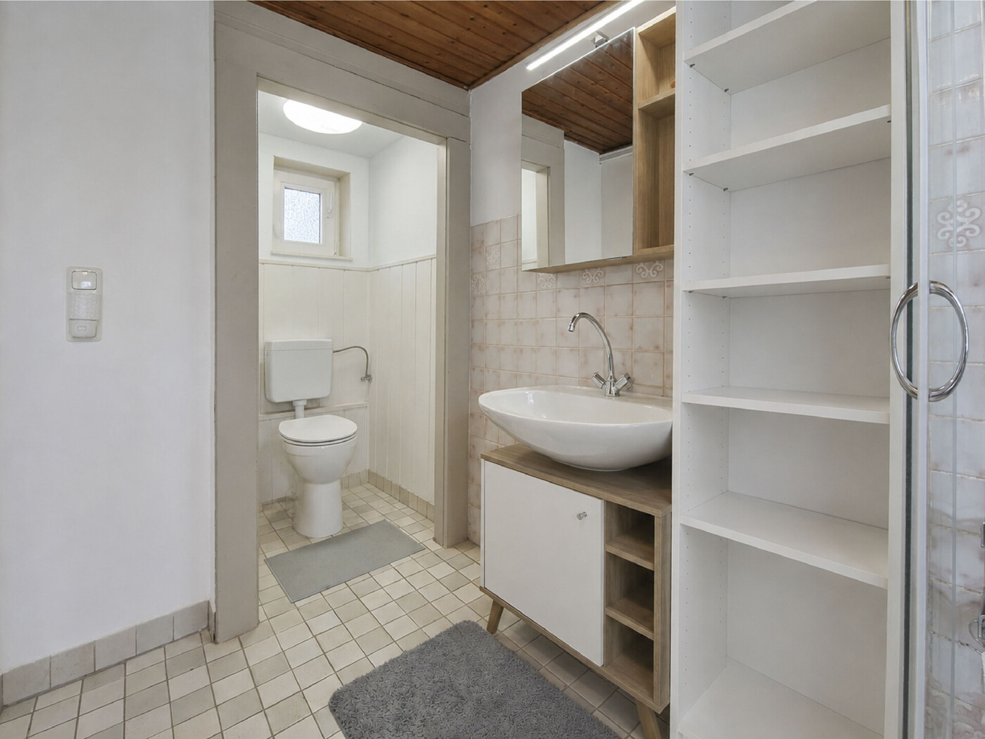 Badezimmer im Erdgeschoss