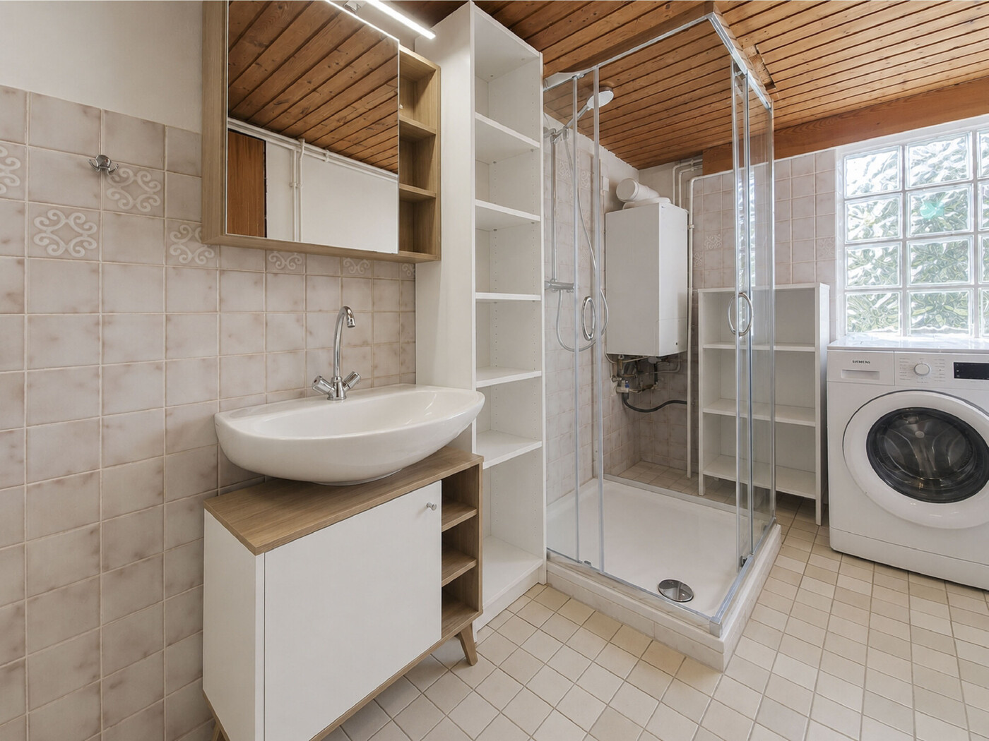 Badezimmer im Erdgeschoss