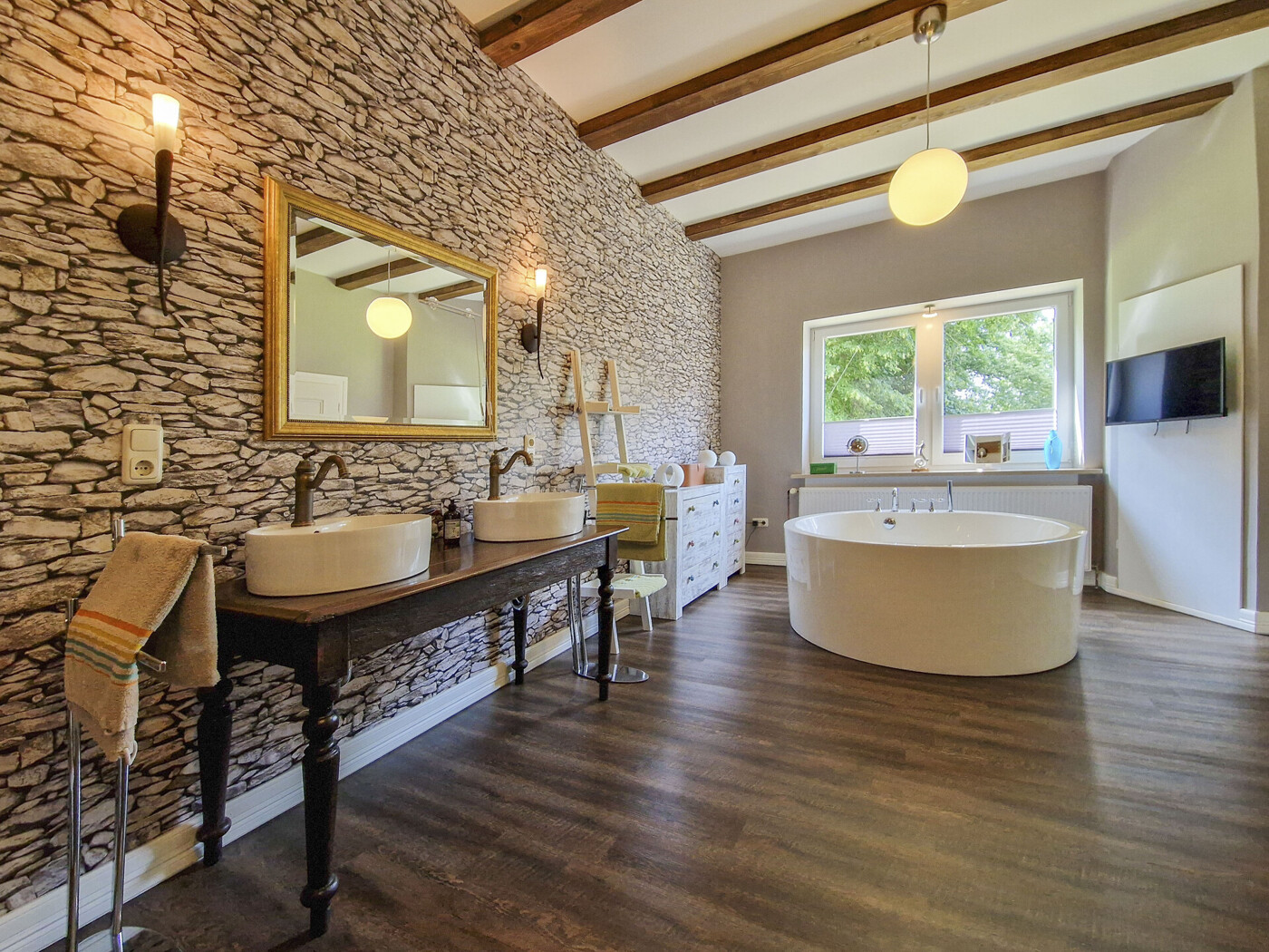 Badezimmer Hauptwohnung