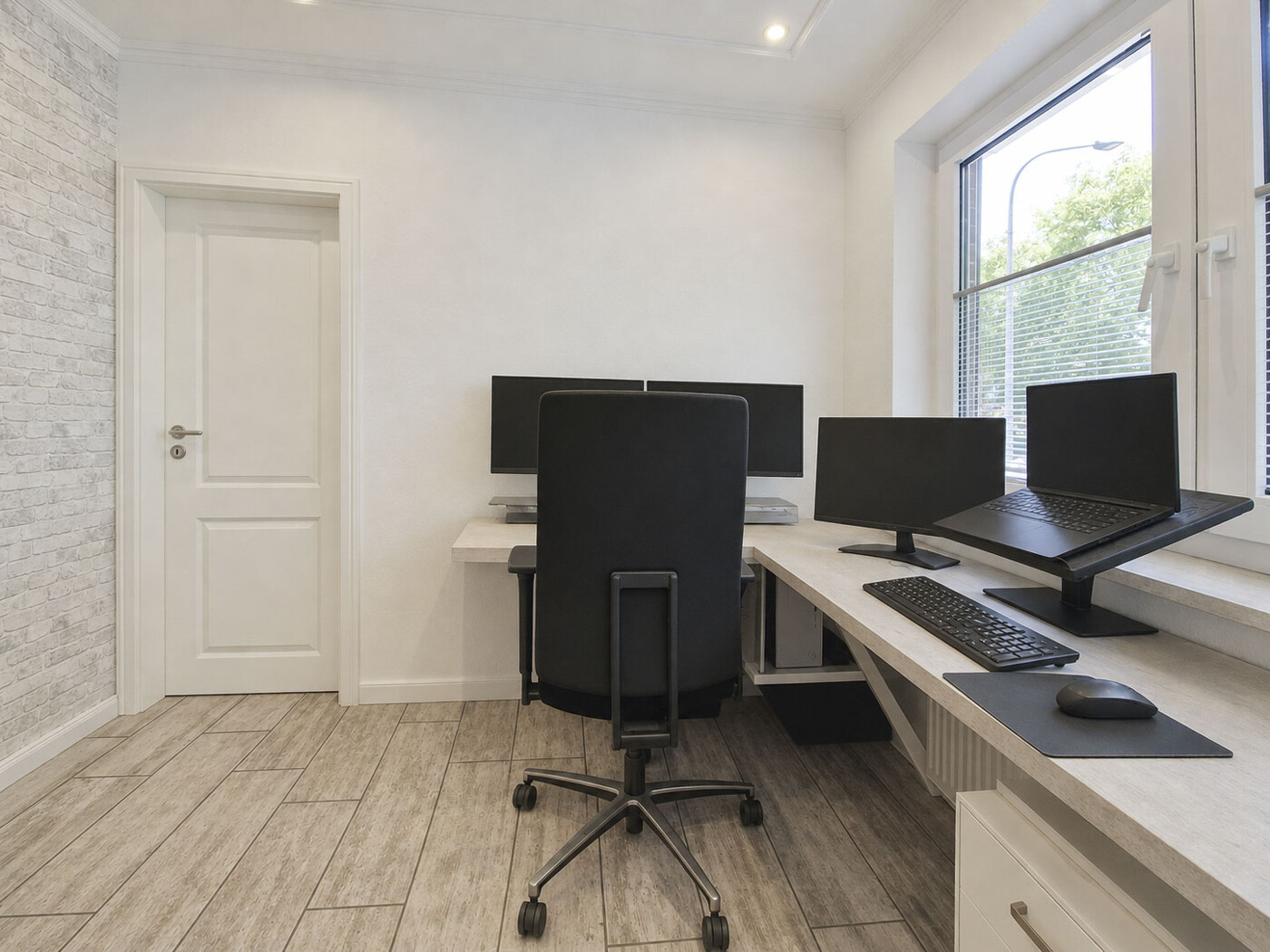 Büro im Erdgeschoss