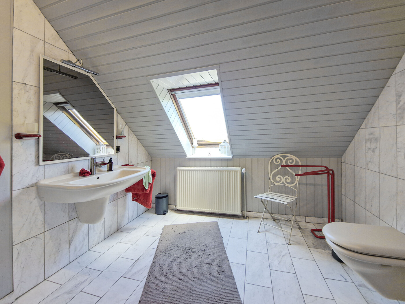 Badezimmer im DG