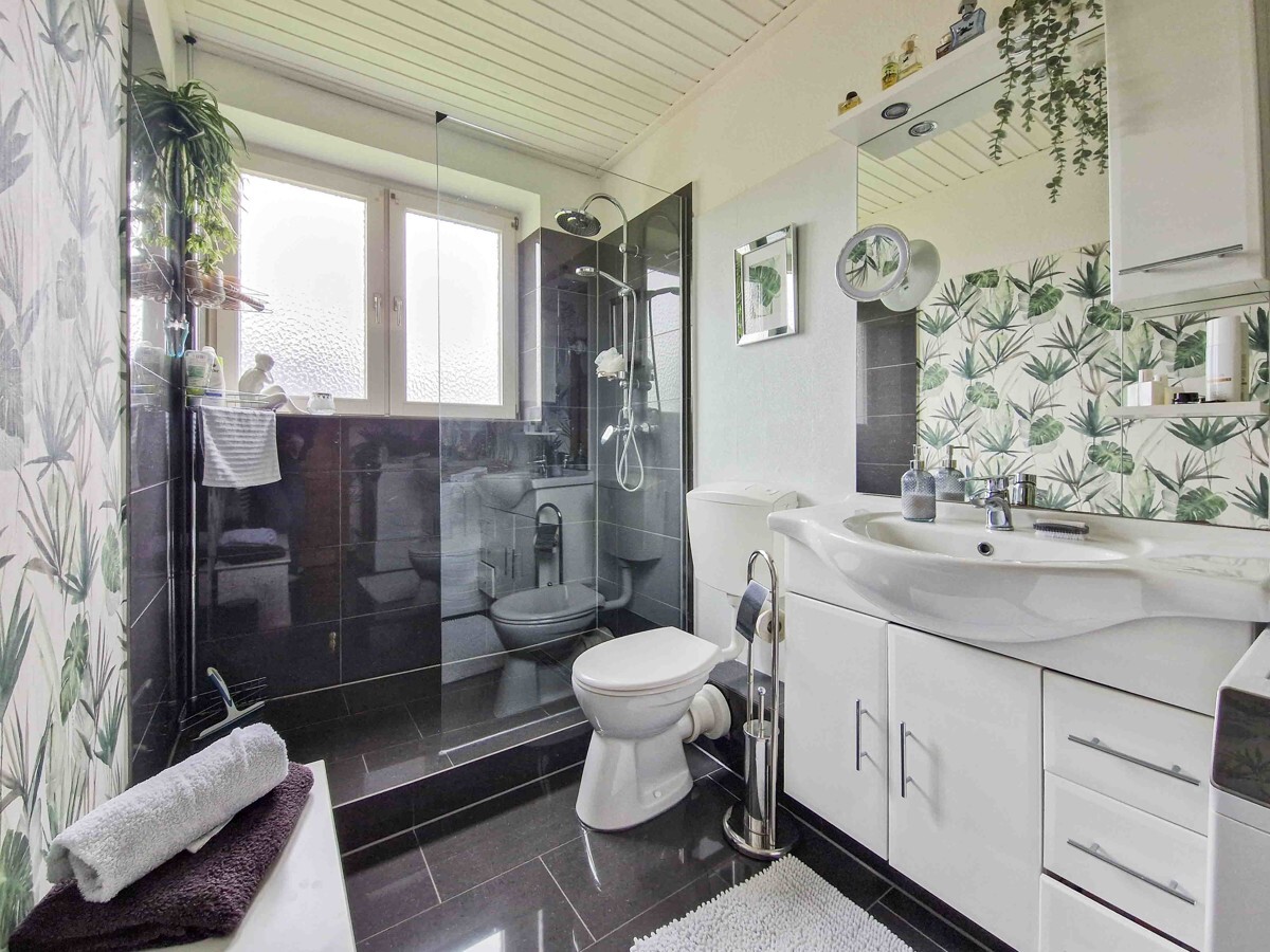 DG-Wohnung Badezimmer