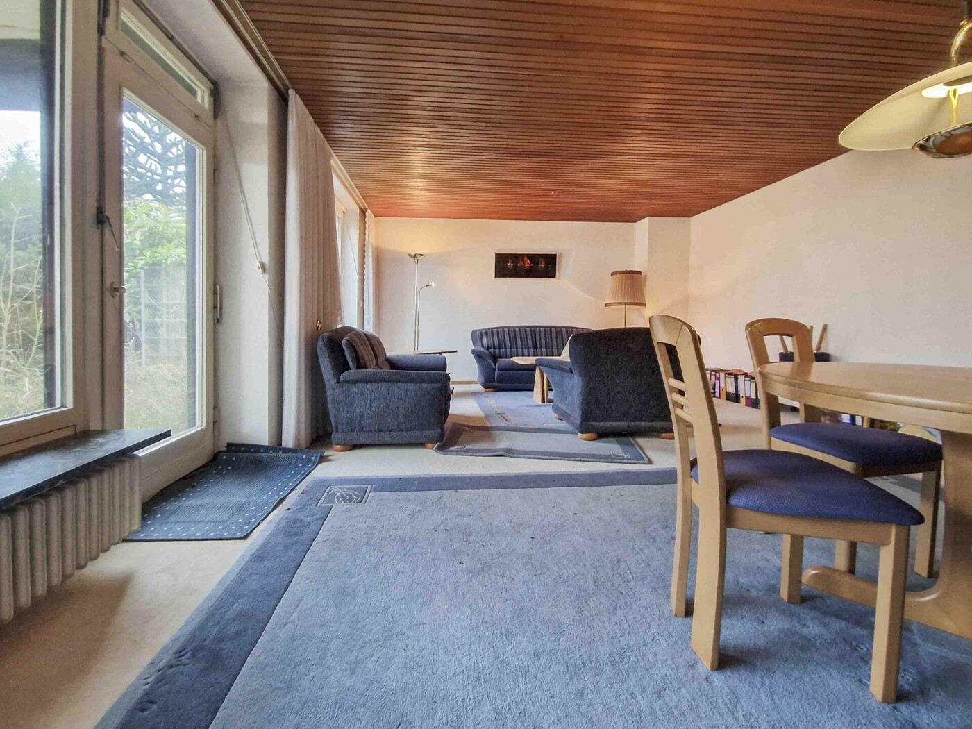 Wohnzimmer im EG mit Zugang zur Terrasse