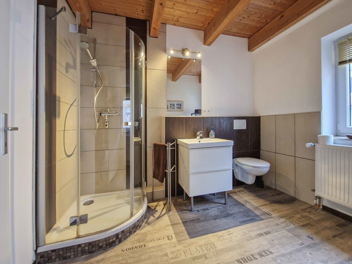 Wohnung 5 - Badezimmer