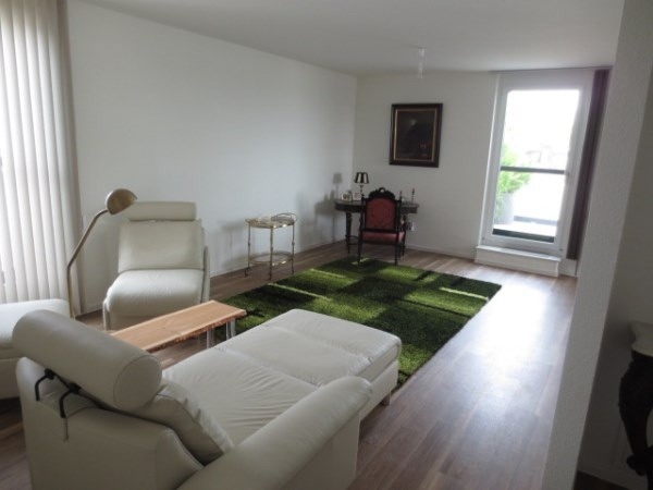 Wohnzimmer zum Eingang hin Wohnzimmer zum Eingang hin