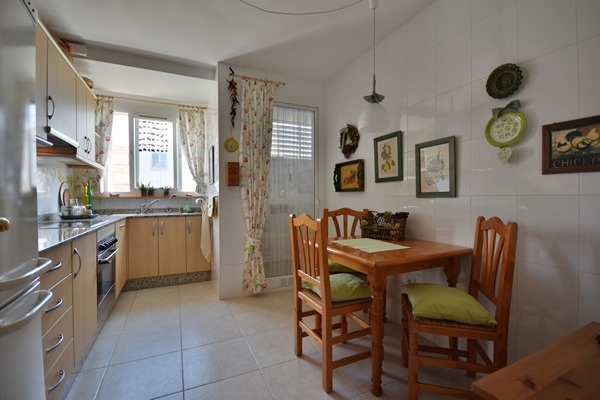 06 Kitchen with utility room