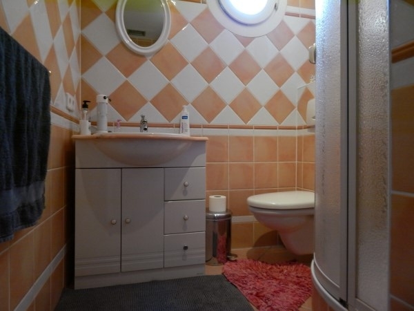 7 Bad kl. unten mit Dusche 7 Bad kl. unten mit Dusche