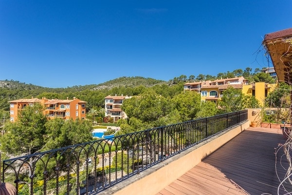 Cala Fornells grosse Terrasse