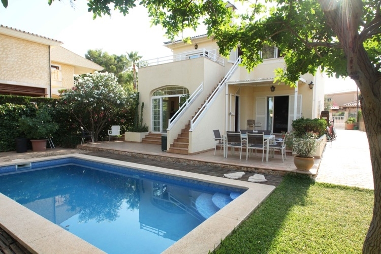Haus mit privat Pool kaufen Haus mit privat Pool kaufen