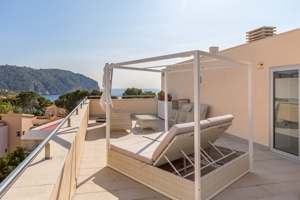 Ático con vistas al mar y terraza en la azotea