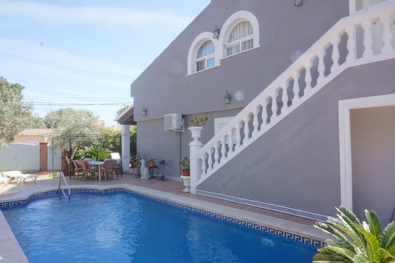 Buy well maintained house in El Toro