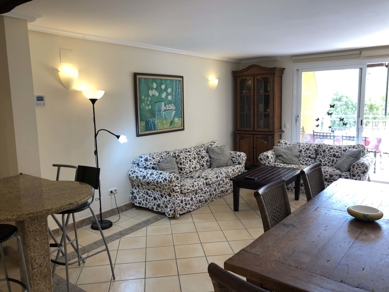 Gartenwohnung mit Terrasse Gartenwohnung mit Terrasse