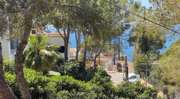 Villa con vista al mar y licencia de renovación- ¡Exclusivamente con nosotros!