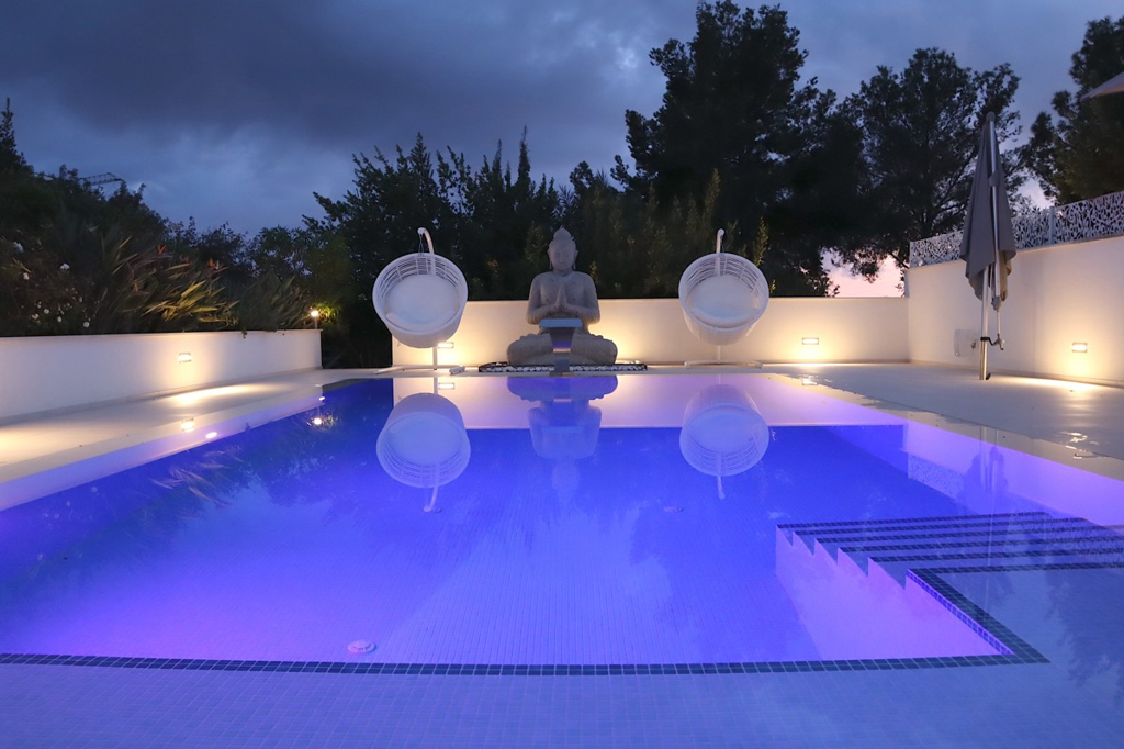Nightvision Pool