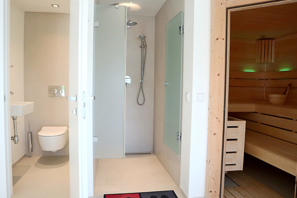 Sauna + Badezimmer