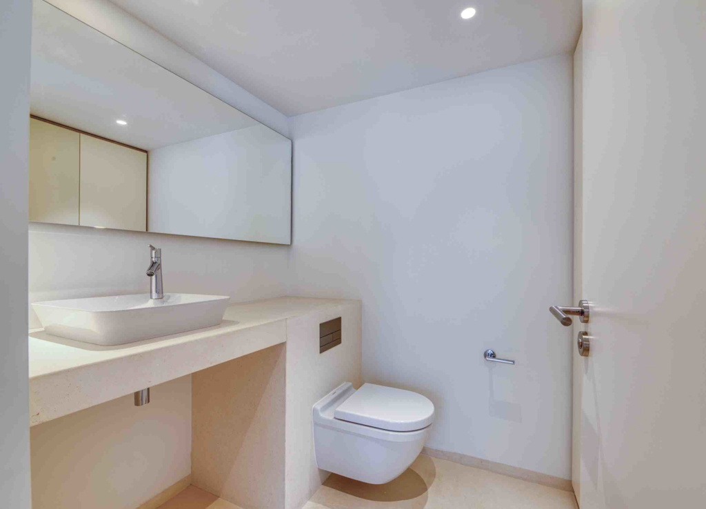 Gäste-WC 2 (obere Etage) Gäste-WC 2 (obere Etage)