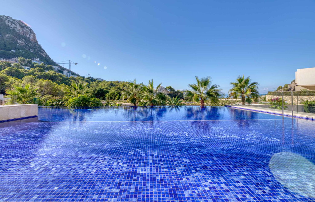 Swimmingpool (Gemeinschaft) Swimmingpool (Gemeinschaft)