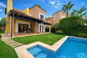 Gran casa de esquina en venta en Nova Santa Ponsa / Port Adriano