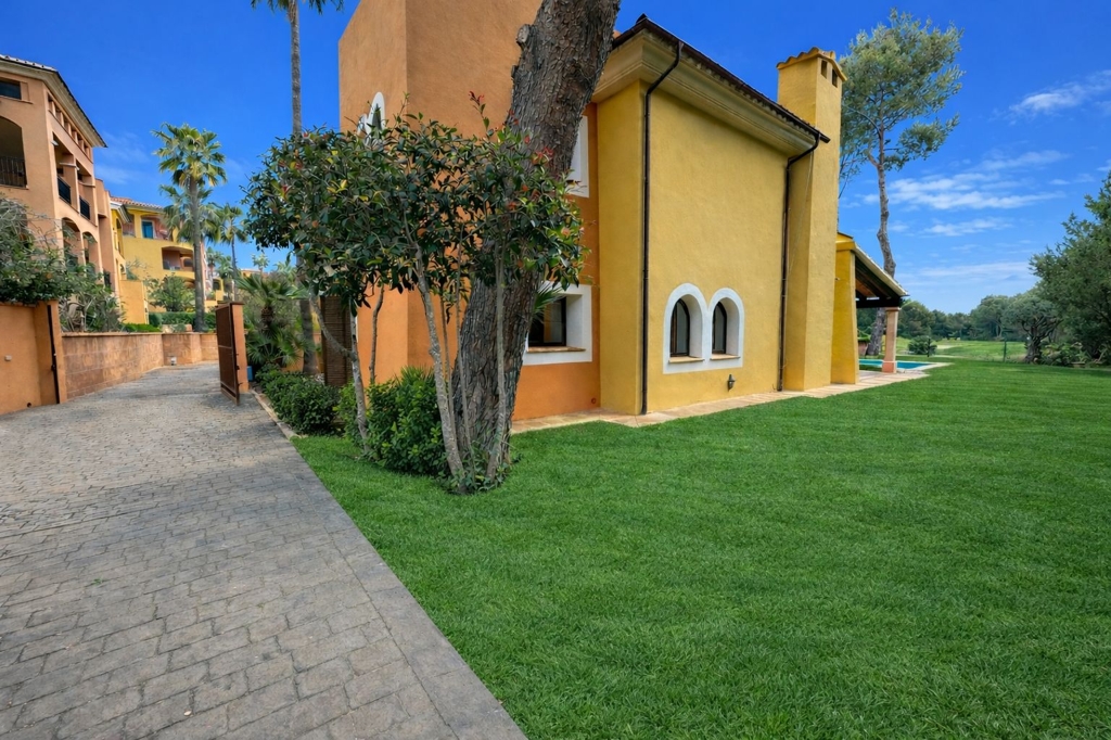 Eckhaus Port Adriano