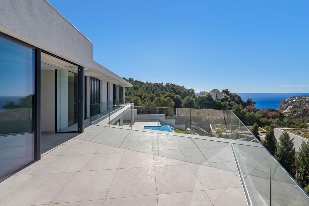 viel Terrasse mit fantastischem Meerblick