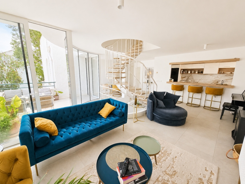 lounge balcony
