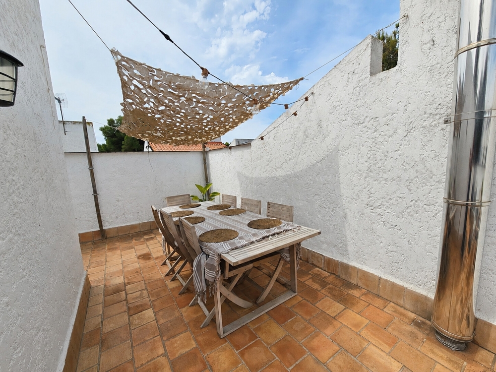 roof dining clean