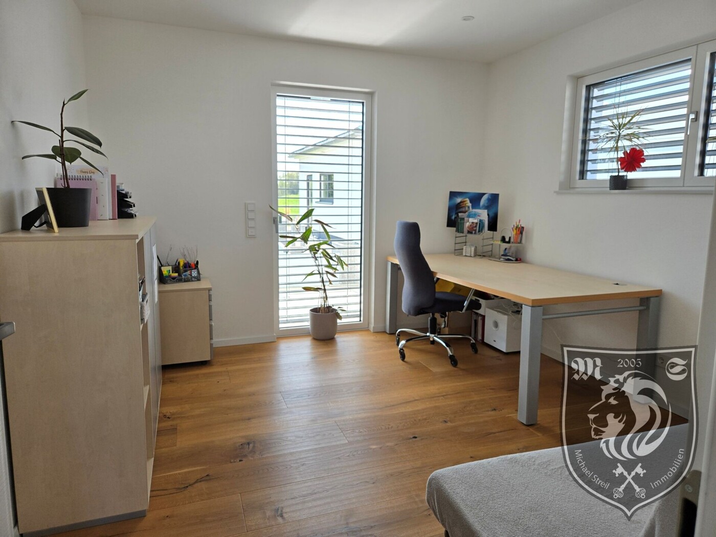 Büro EG