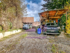 Hofbereich mit Carport