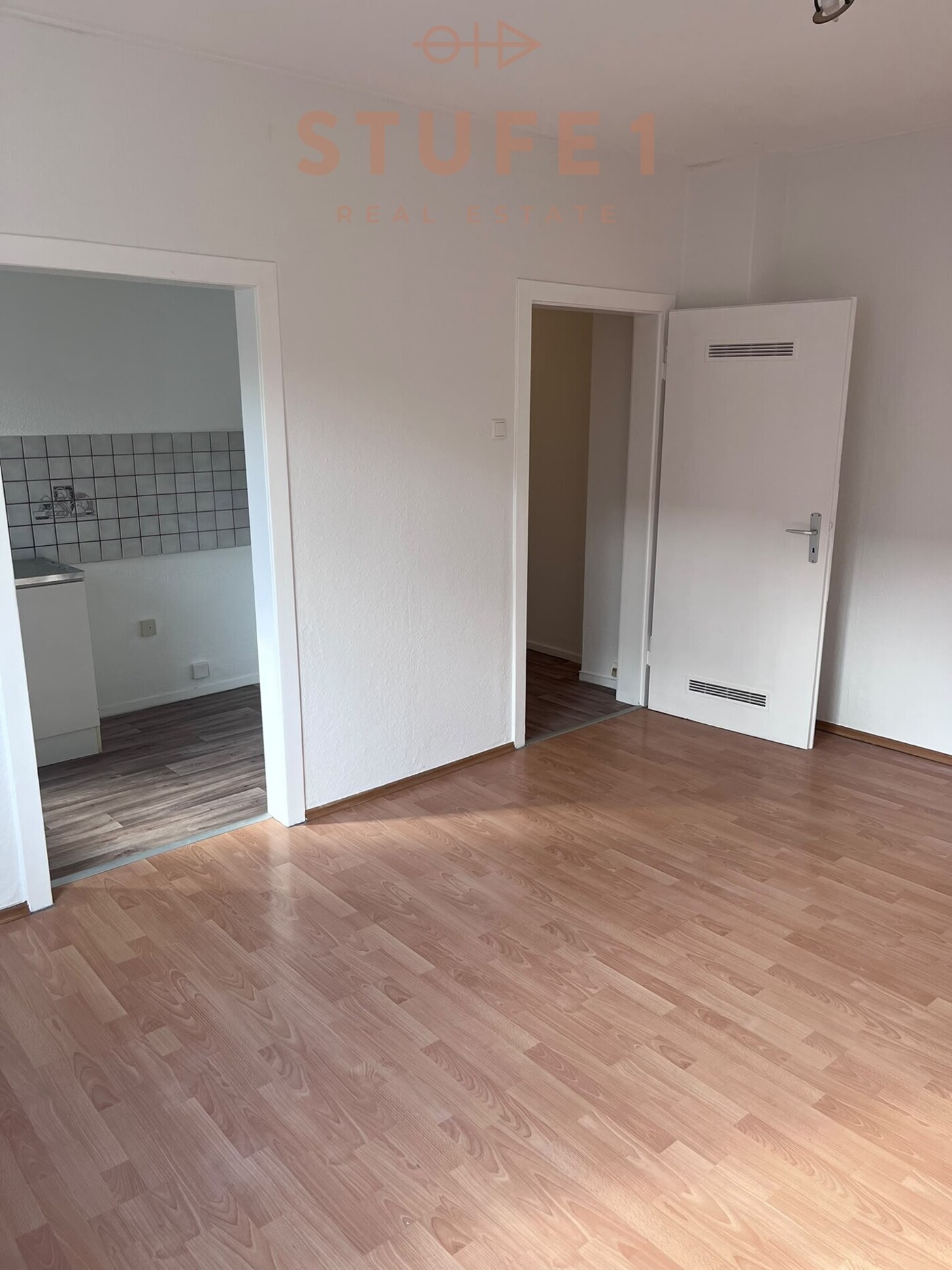 Wohnzimmer Richtung Flur und Küche