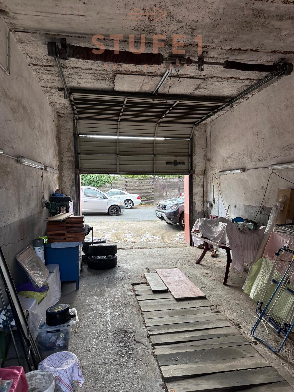 Garage mit Arbeitsgrube