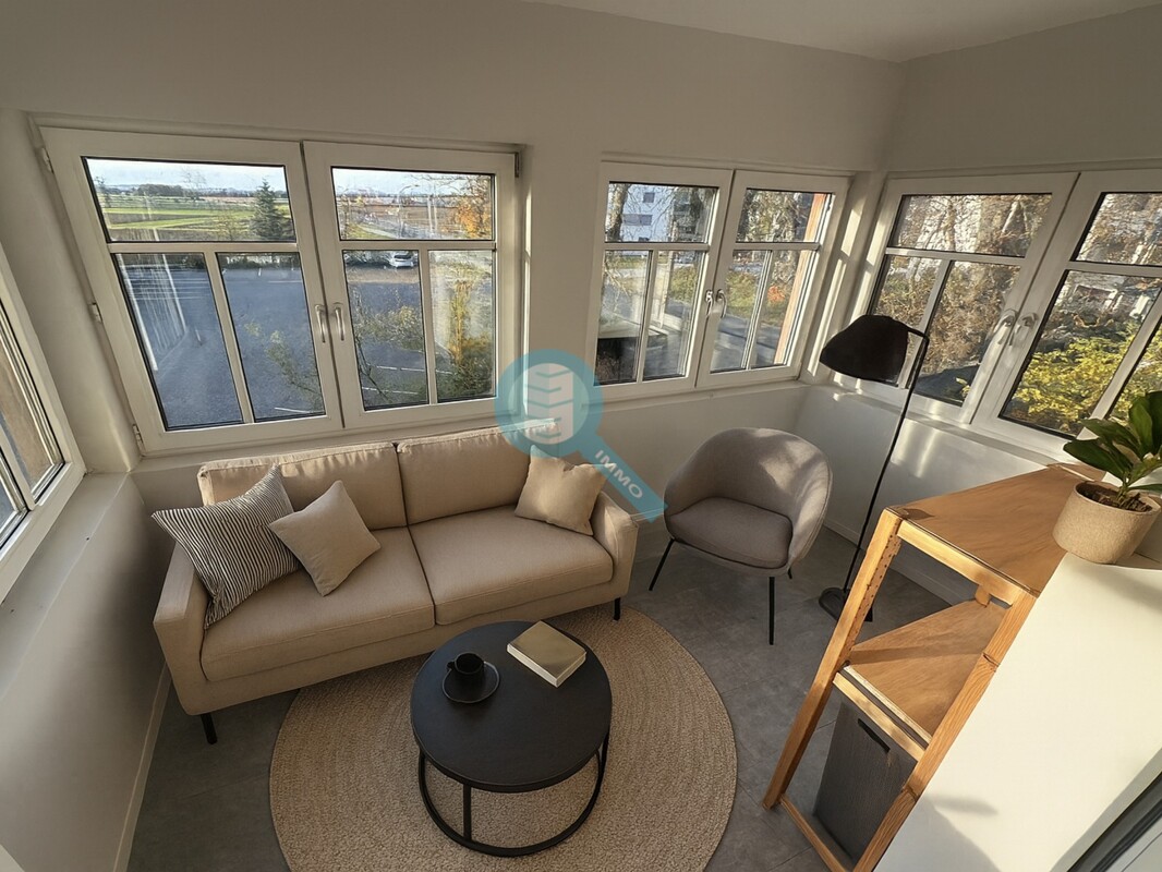 Renovierte 4-Zimmerwohnung mit ca. 233 m² Eigengarten und zwei Stellplätzen – Nähe Haid-Center